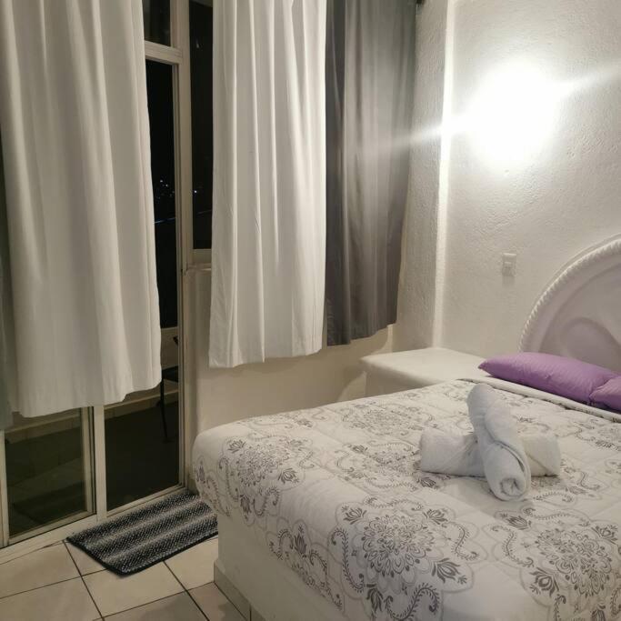 Lovely Studio Apartment With Balcony Ac & Wi-Fi, Minutes From Downtown! Zihuatanejo Dış mekan fotoğraf